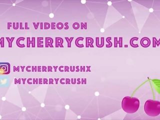 Erotický korisť podpichovanie v nohavičky a masturbovanie s hračky - cherrycrush