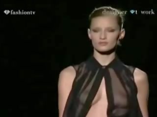 Oops - leneriej runway clamă - vedea prin și nud - pe televizor - compilatie